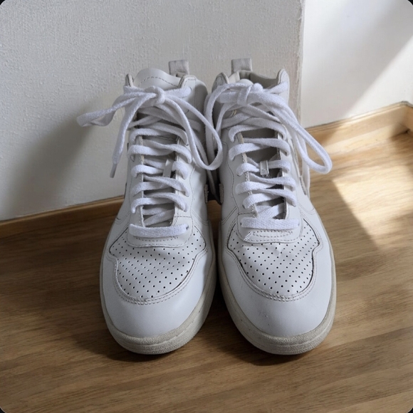 Veja Women’s V-15 Leather Sneaker White/Natural Mid Top US7/UK5/EU38 - Picture 2 of 8